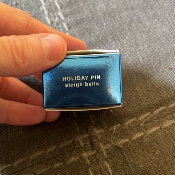 Vintage Jewelry Signed Avon Christmas Sleigh Bells Pin Brooch - Picture 11 of 13